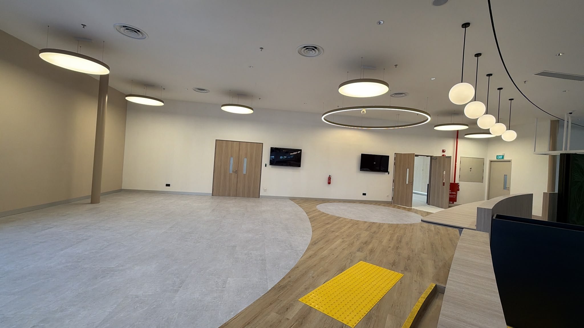 Interior lighting installation with suspended linear, circular and globe luminaires